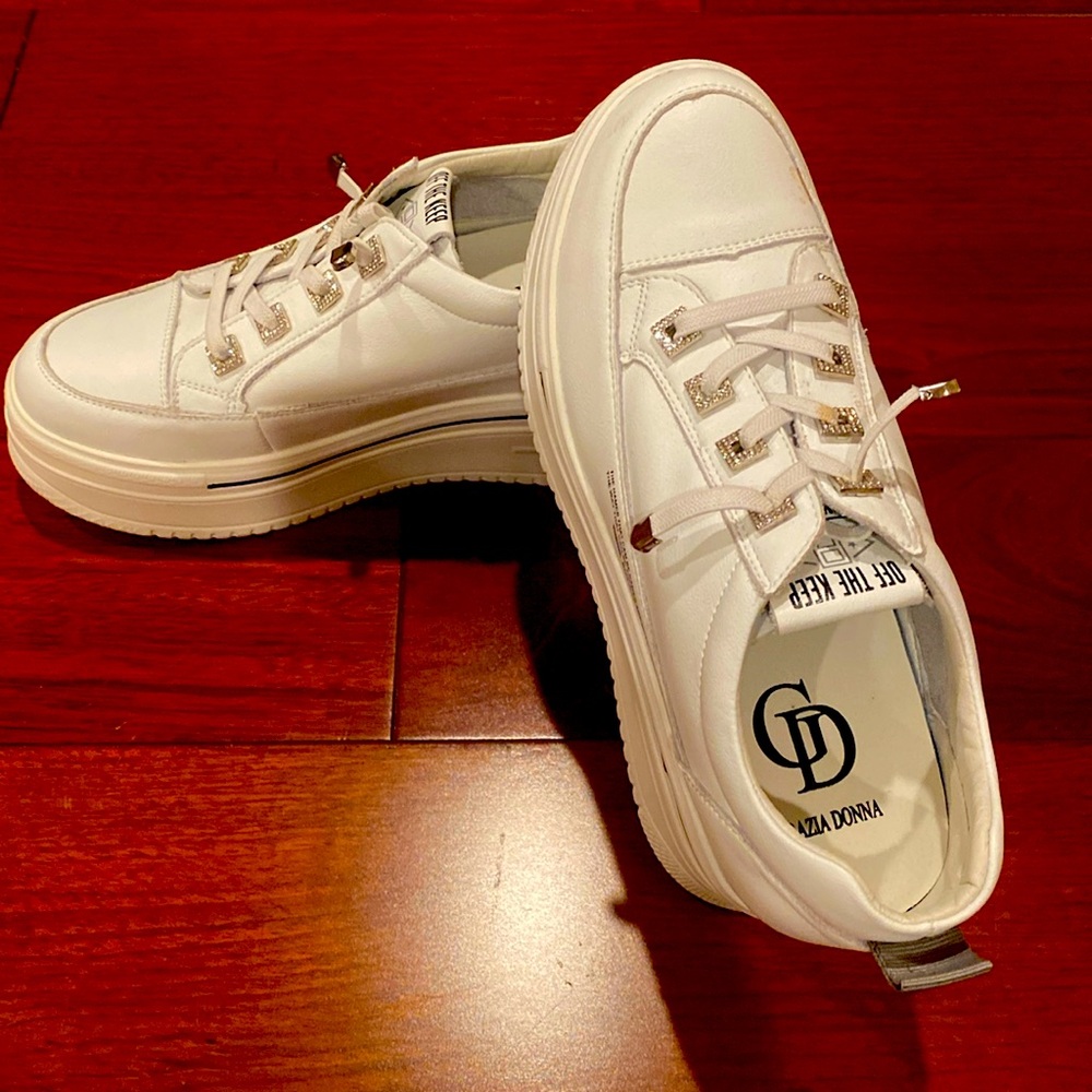 White platform sneakers with diamond lacing